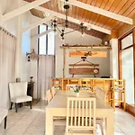 Villa V
